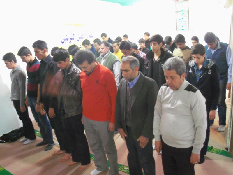 نماز جماعت مدرسه