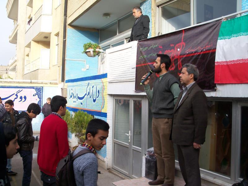 اهداء جوایز به دانش آموزان ممتاز